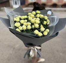 Букет Белые кустовые розы Солинеро в Шимановске